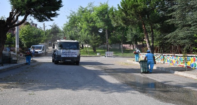 Isparta Belediyesi’nden mahallelerde bayram temizliği