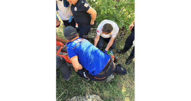 Kurtarma ekipleri dağda kekik toplarken kayalıklardan düşüp yaralanan vatandaş için seferber oldu