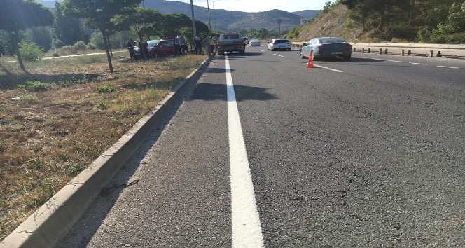 Bilecik’te otomobil ile hafif ticari araç çarpıştı: 4 yaralı