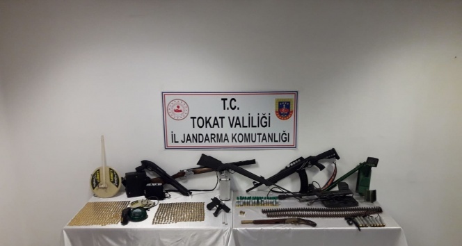 Tarihi eser aranan evden makineli tüfek mermisi çıktı