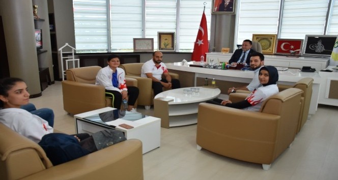 Balkan şampiyonu milli takım sporcularından Başkan Beyoğlu’na ziyaret