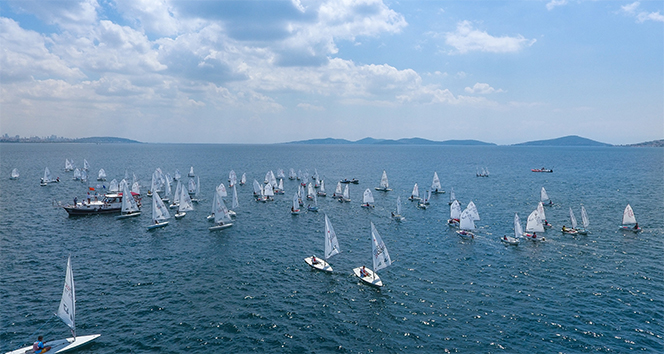 İstanbullular, yelken yarışlarıyla denize doydu