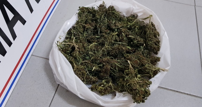 Manisa’da uyuşturucu operasyonu: 115 gram kubar esrar ele geçirildi