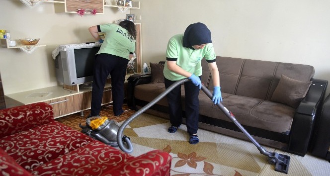 İhtiyaç sahibi vatandaşların evlerinde bayram temizliği, bakım ve onarım çalışması