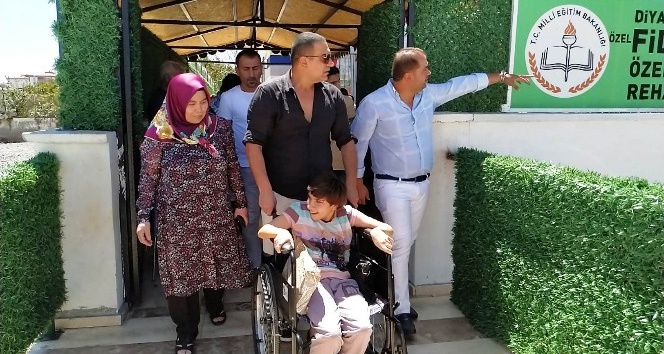 Berdan Mardini, Diyarbakır’ özel eğitim ve rehabilitasyon merkezini ziyaret etti