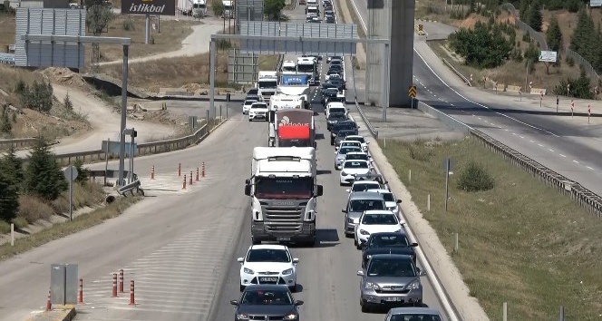 43 ilin geçiş noktası Kırıkkale’de trafik kilit