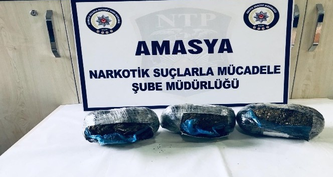 Arka tampondan 1 kilo 321 gram uyuşturucu çıktı