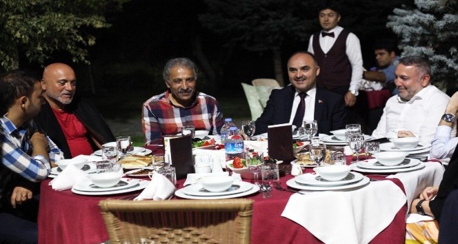Kayserisporlu yöneticiler ve futbolcular akşam yemeğinde buluştu