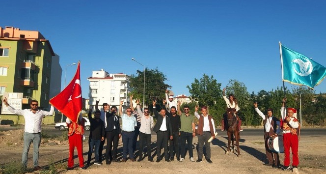 Nevşehir Ülkü Ocakları mehter kıyafetleri ile sokak sokak gezdi