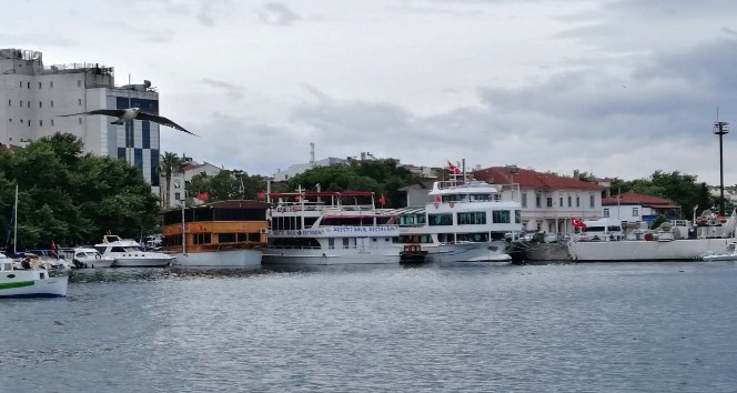 Erdek’te yüzer restoranlar yer arıyor