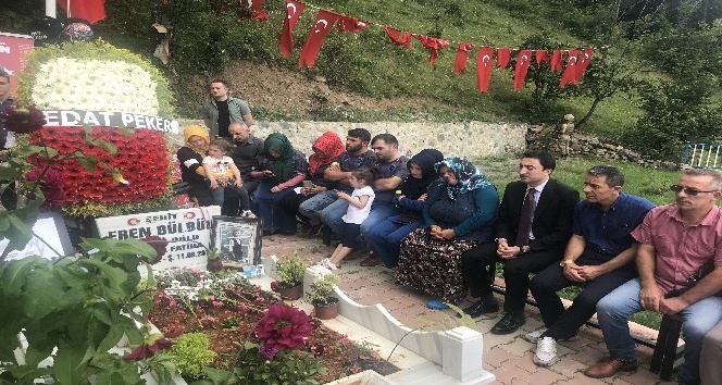 Eren Bülbül ölümünün 2. yıldönümünde mezarı başında dualarla anıldı
