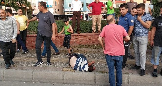 Samsun’da sokak ortasında sopalı saldırıda kanlar içinde kalıp bayıldı