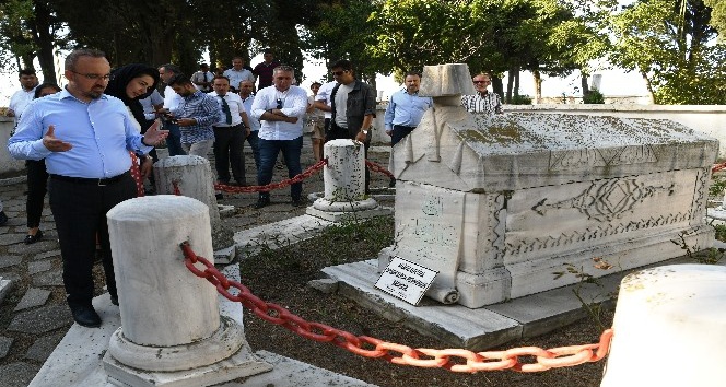 Bülent Turan’dan Gazi Süleyman Paşa ve Namık Kemal mezarlarına bayram ziyareti