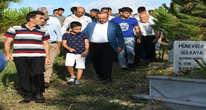 Bülent Turan, bayram namazını kendi köyünde kıldı