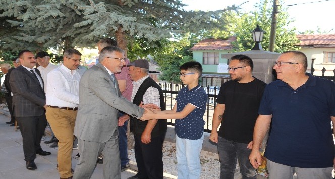 Başkan Bozkurt şehit aileleri ve vatandaşlarla bayramlaştı