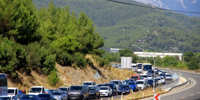 Sakin Kent'in nüfusu 25 katına çıktı, trafik durdu