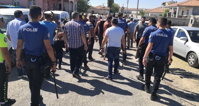 Aksaray’da kaza sonrası iki grup arasında kavga: 1’i polis 9 yaralı