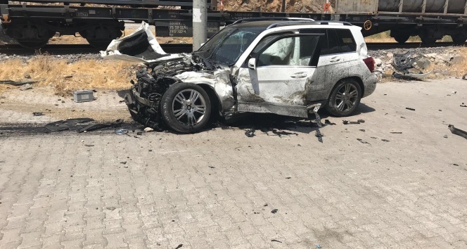 Kahramanmaraş’ta yük treni otomobile çarptı: 5 yaralı