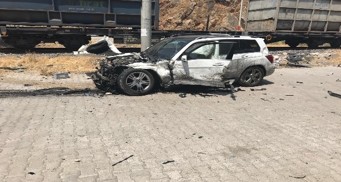 Kahramanmaraş’ta yük treni ile otomobile çarptı: 5 yaralı
