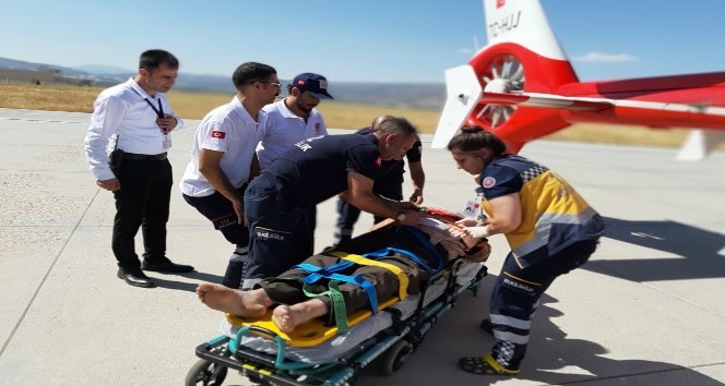 Kayalıktan yuvarlanan yaşlı adam, ambulans helikopterle kurtarıldı