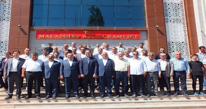 AK Parti Milletvekili Şimşek, Malazgirtli vatandaşlarla bayramlaştı
