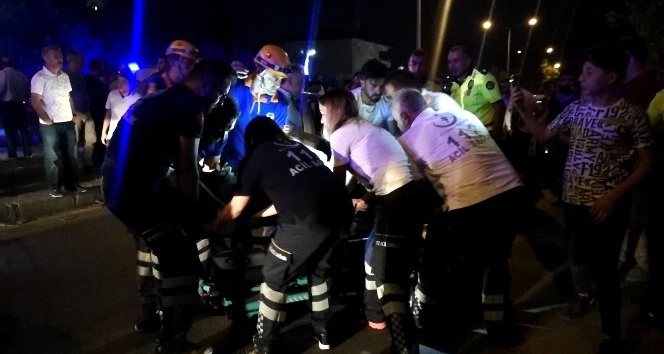 Erzincan’da iki otomobil kafa kafaya çarpıştı: 4 yaralı