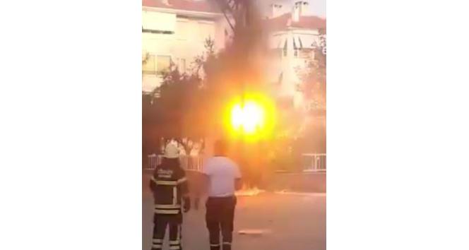 Trafoda patlama sonucu yangın kamerada