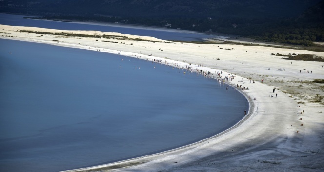 Salda Gölü bayramda 40 bin tatilci ağırladı