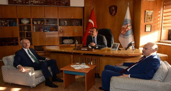 Kılıçdaroğlu, Avanos Belediyesini ziyaret etti