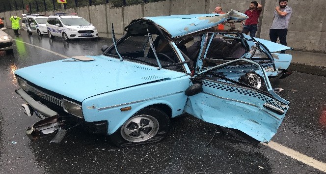 (Özel) Sağanak yağış sonrası Maslak’ta feci kaza: 3’ü ağır 4 yaralı
