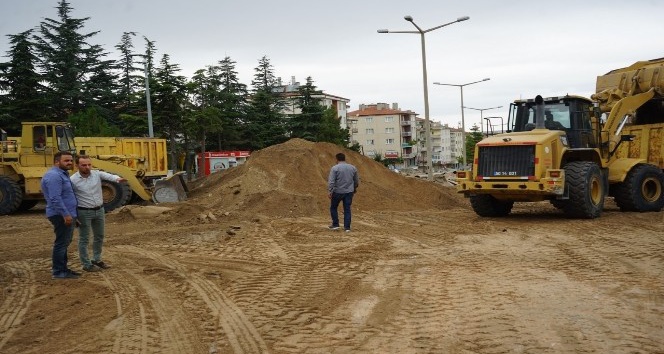 Nevşehir Belediyesi ekipleri Mustafa Parmaksız caddesinde çalışmalarını sürdürüyor