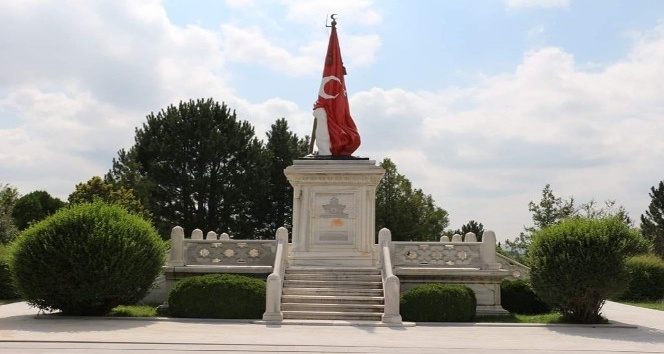 "Şehit Sancaktar Mehmetçik Anıtı’nın temeli Atatürk tarafından Zafertepeçalköy’de atılmıştır"