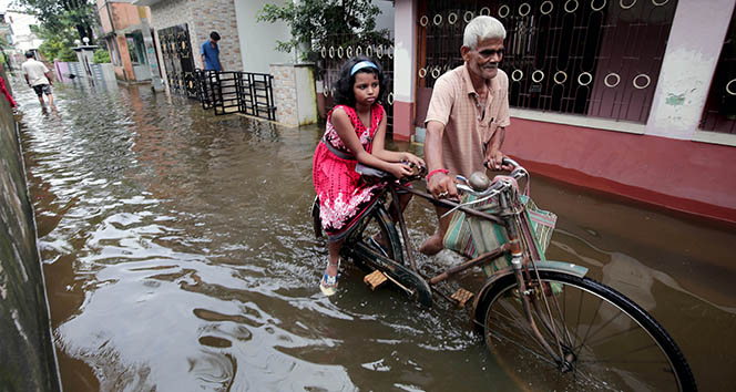 Hindistan’da muson yağmurları binden fazla ölüme neden oldu