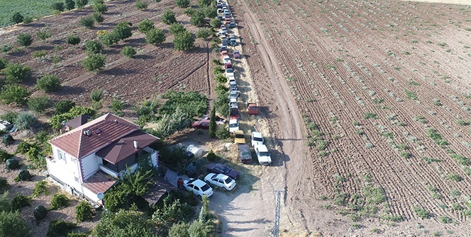 Bir evde 50 araç, gören şaşırıyor