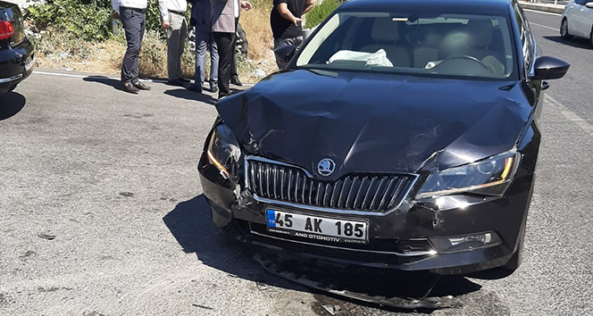AK Parti MKYK Üyesi ve Milletvekillerinin içinde olduğu araç kaza yaptı