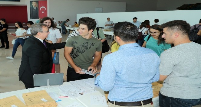 Trakya Üniversitesi’nde yeni öğrenci kayıtları devam ediyor