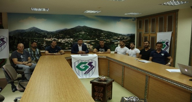 Güneysuspor’da 7 hentbolcu ile imzalar atıldı