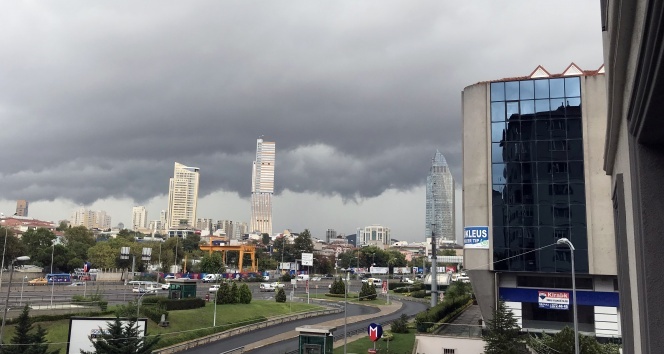 İstanbul’u kara bulutlar sardı!
