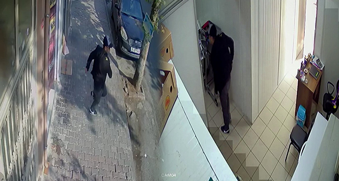 Gaziosmanpaşa’da köfteci dükkanına silahlı saldırı kamerada