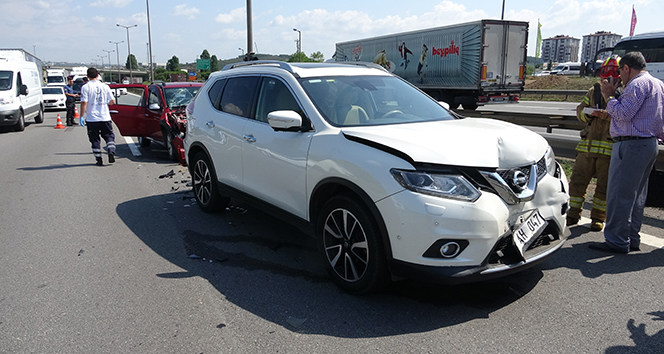 Pendik’te 4 araç birbirine girdi: 3 yaralı