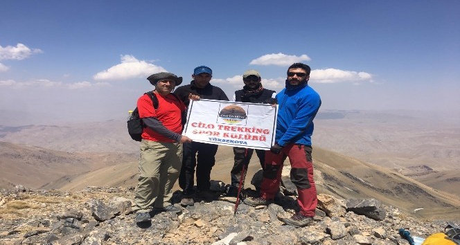 Mor Dağı’na tırmanış