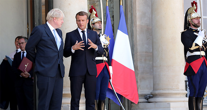Fransa Cumhurbaşkanı Macron, İngiltere Başbakanı Johnson ile bir araya geldi