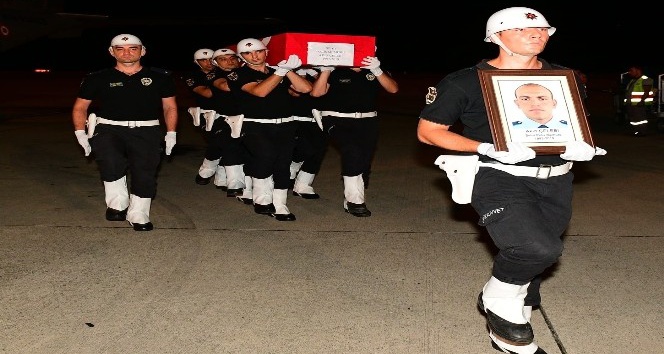 Şehit polis Akın Çelebi’nin naaşı Trabzon’a getirildi