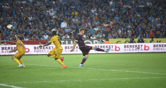 Süper Lig:  Trabzonspor: 0 - Yeni Malatyaspor: 0 (İlk yarı)