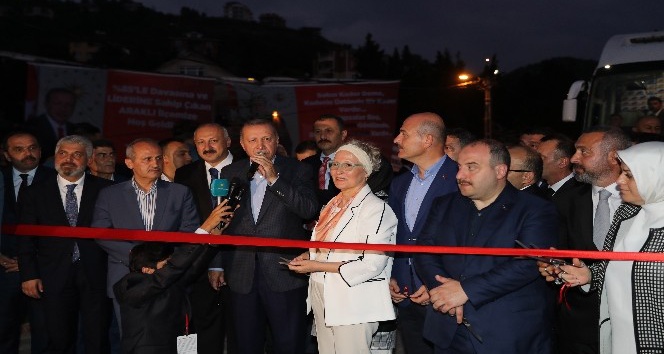 Cumhurbaşkanı Erdoğan, Araklı’da restoran açılışına katıldı
