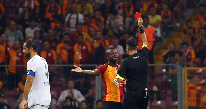 Galatasaray’da 2 haftada 2 kırmızı kart