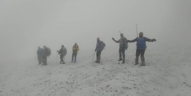 Dağcılar tipi ve fırtınaya yakalandı