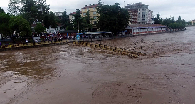 Samsun Terme'deki sel dehşetinden yeni görüntüler