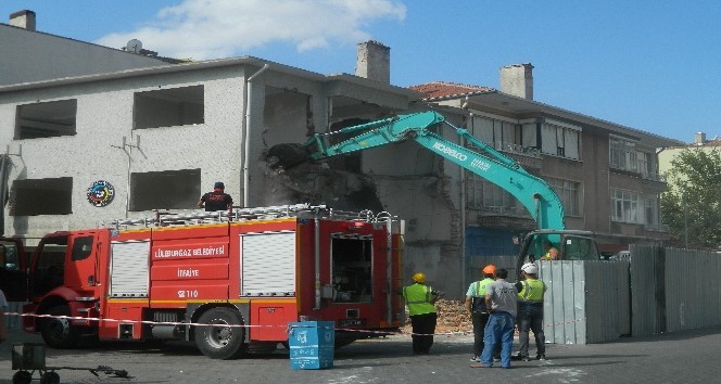 Lüleburgaz Ticaret ve Sanayi Odası’nın (LTSO) hizmet binasının yıkımına başlandı