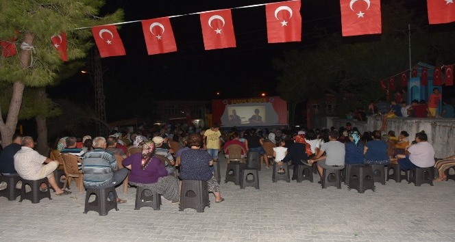 Ceyhan yazlık sinema gösterimine yoğun ilgi